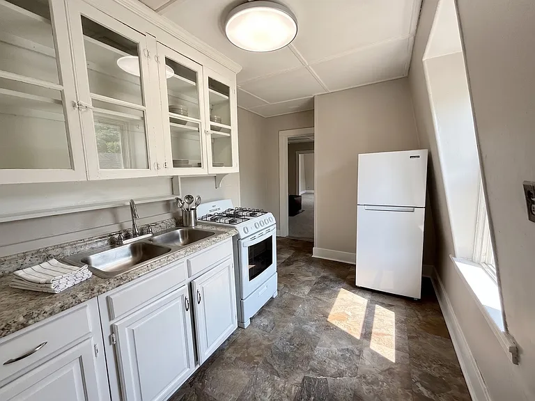 117 Bridge St #3 — Photo 6