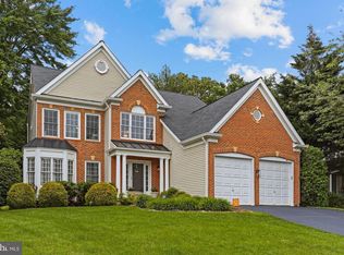 2582 Holly Manor Dr, Falls Church, VA 22043