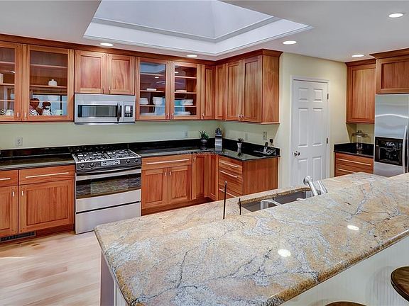 3rd image of 49 Planters Wood Dr