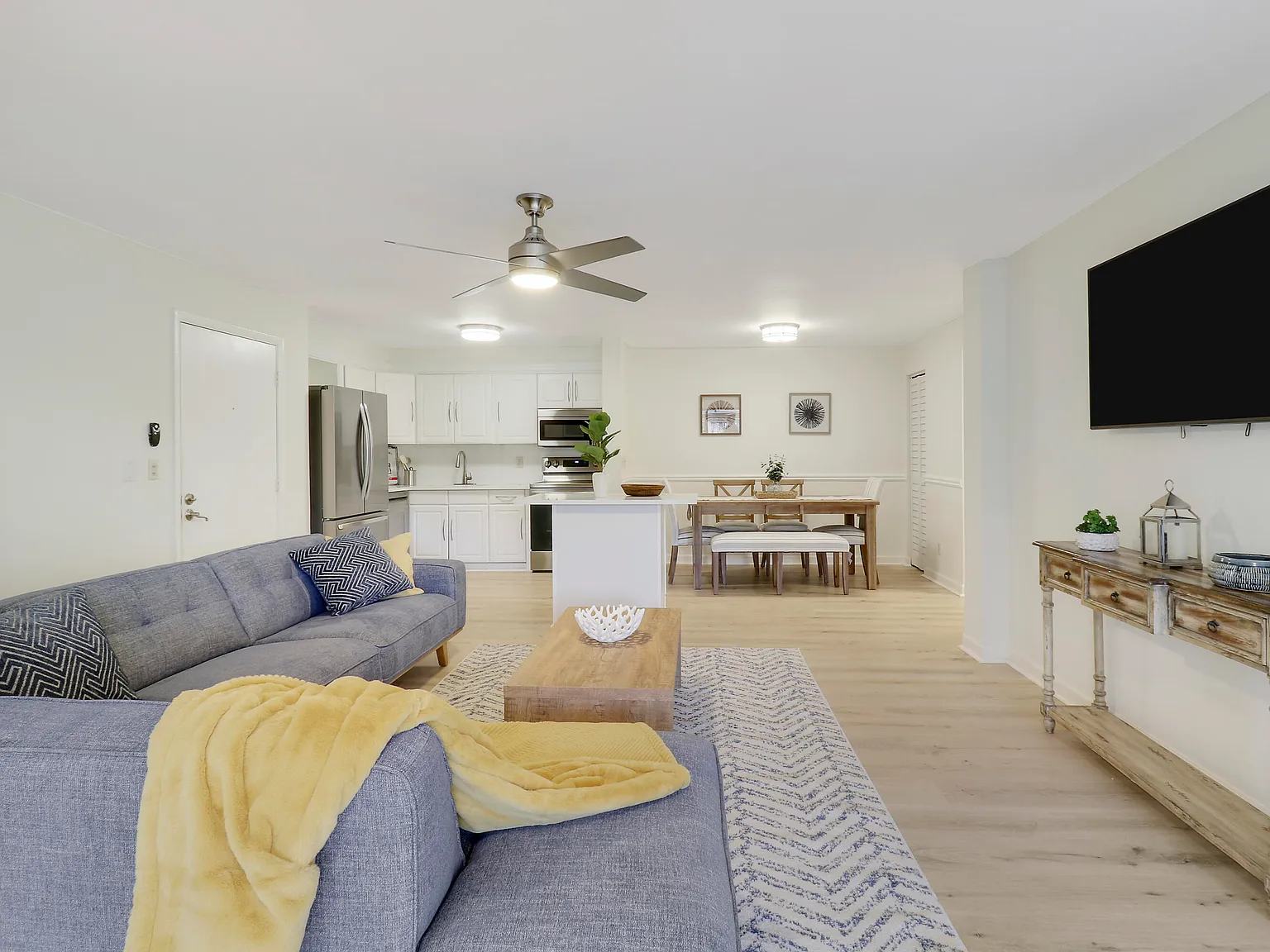 3 bed, 2.0 bath, 1268 sqft, $3,400 — Photo 3