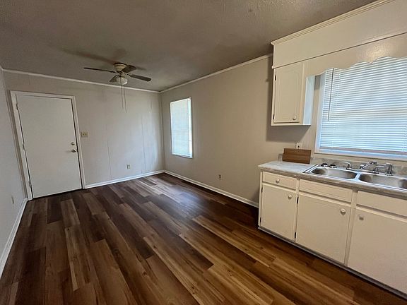 3rd image of 903 Jamestown Dr