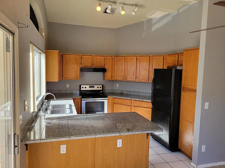 4953 W Oraibi Dr — Photo 2