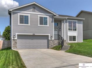 8342 Hanover St, Omaha, NE 68122