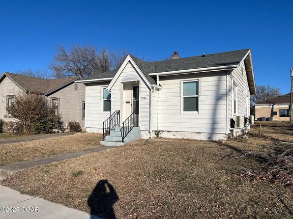 1921 Annie Baxter Ave
