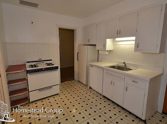 2nd image of 3417 N Seeley Avenue # Fst Flr