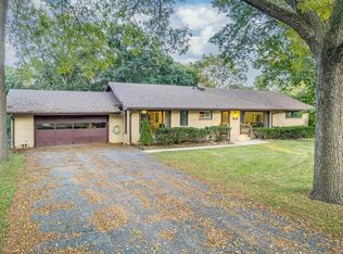 6 Quinn Cir, Madison, WI 53713