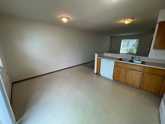 2nd image of 6303 SE Woodstock Blvd Unit 2