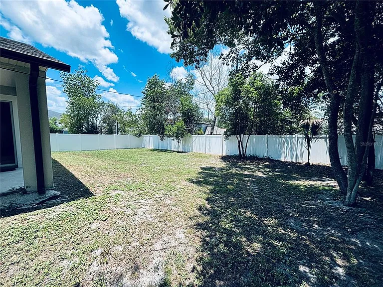 2060 Everest St — Photo 17
