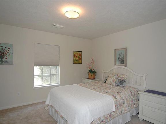 2nd image of 1806 Lakeside Ln