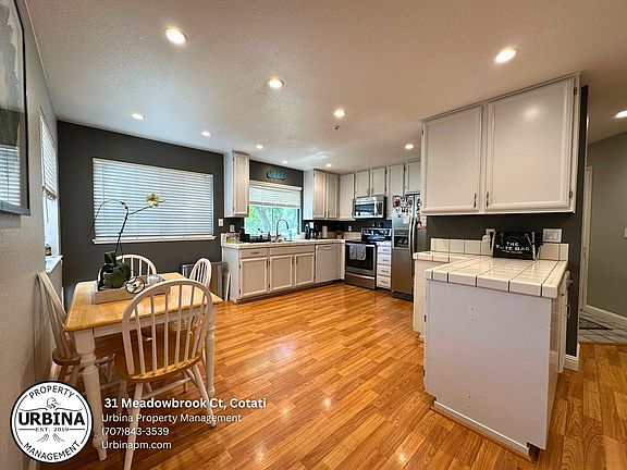 2nd image of 31 Meadowbrook Ct