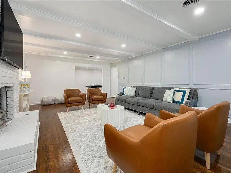 1230 Avondale Dr — Photo 3