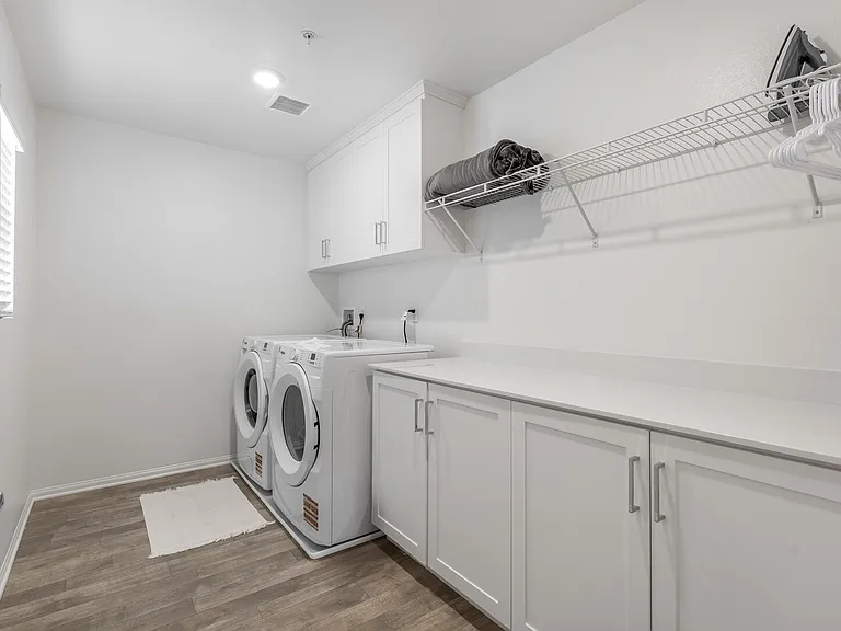 Desert Lily Ct — Photo 18