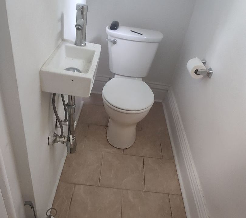 2nd image of 2420 Pleasant Ave #2