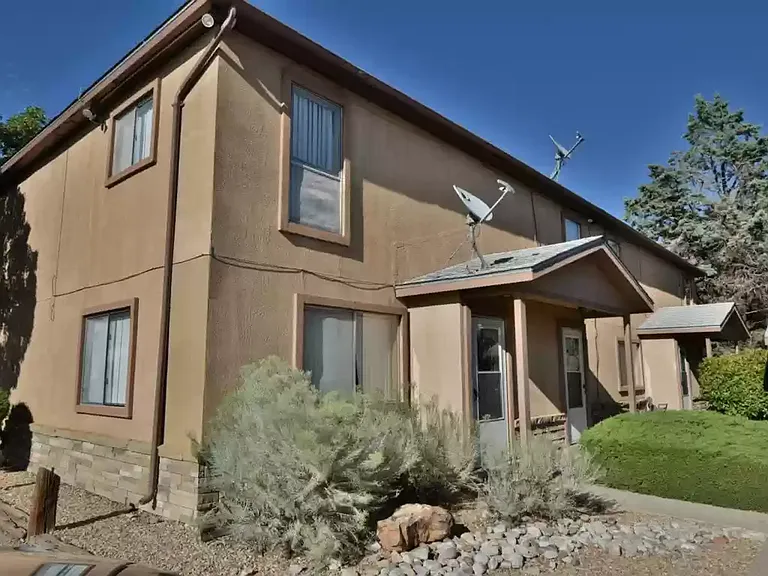 Spacious 2-Bedroom Townhomes — Photo 2