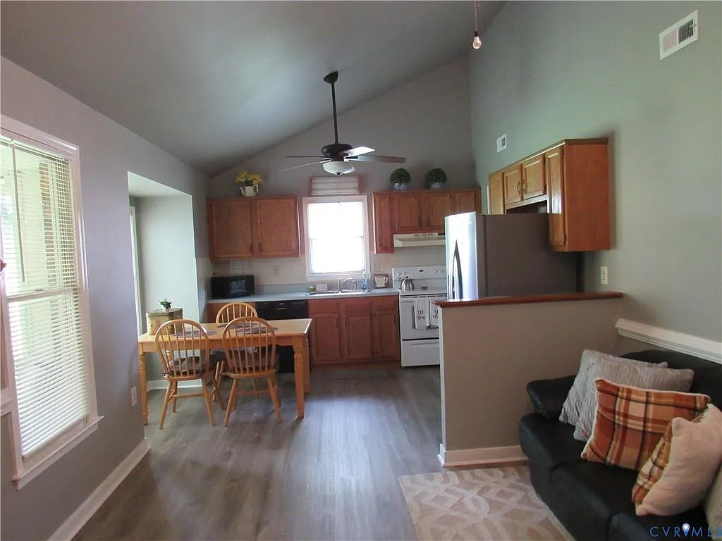 8506 Lyndale Dr — Photo 3