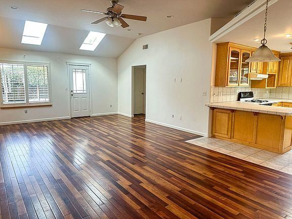 3rd image of 515 Gatliff Ave