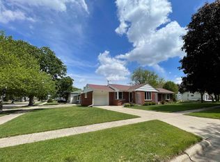 1 S Windsor Cir, Storm Lake, IA 50588