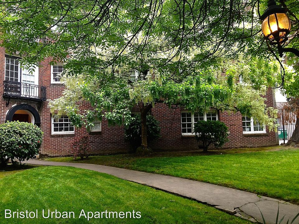 2nd image of 2623 SE Ankeny St APT 305