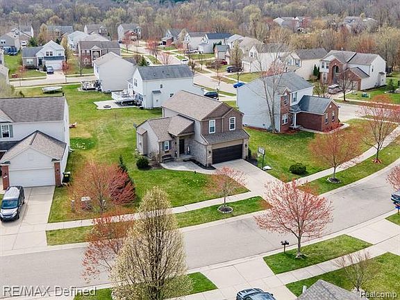 3rd image of 887 Canyon Creek Dr