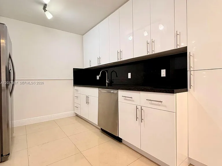 155 Ocean Lane Dr #504 — Photo 7