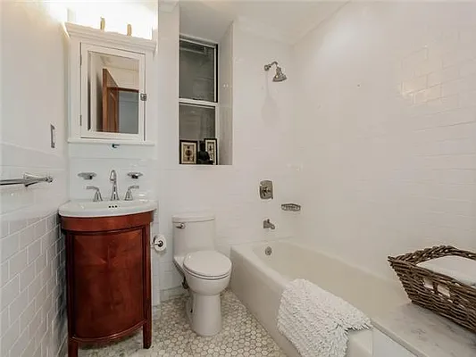 Sold by Avenue Sotheby's International Realty | media 28