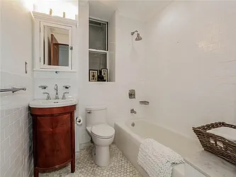 Sold by Avenue Sotheby's International Realty