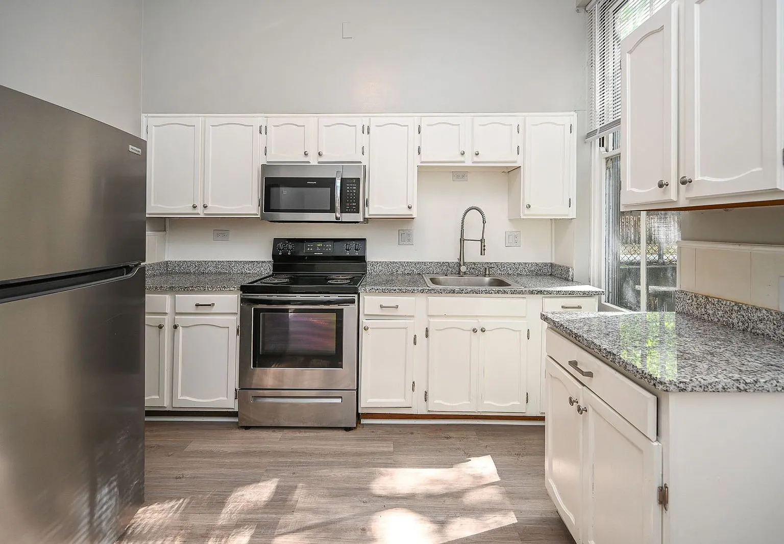 5 bed, 2.0 bath, 2355 sqft, $3,750 — Photo 1