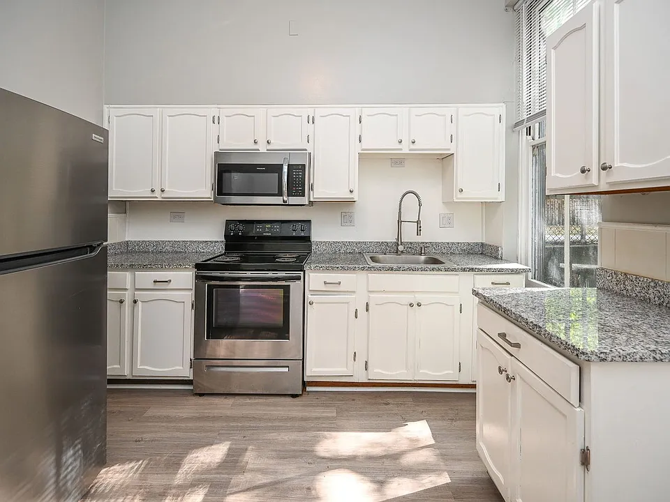 2363 W Clifton Ave