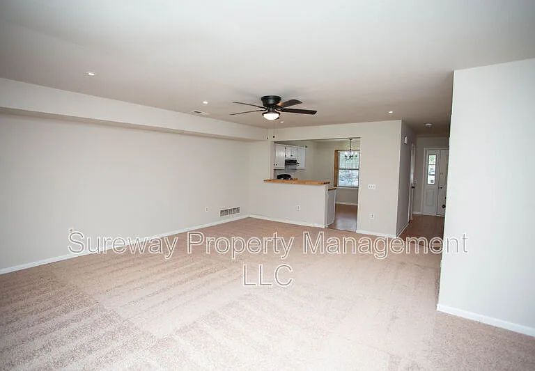 137 Brent Ct — Photo 4