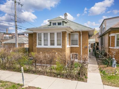 6915 S Rockwell St, Chicago, IL, 60629