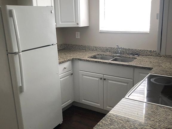 3rd image of 812 SW 19th Ave Floor 2