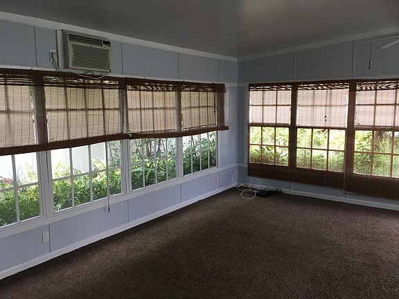 Florida room / living room - windows on 3 sides