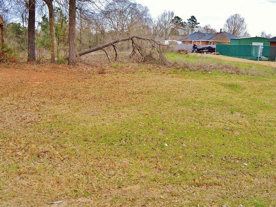2nd image of 1916 Deatsville Hwy