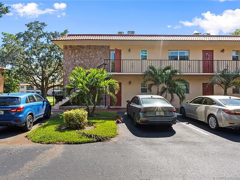 1913 SW Palm City Rd #7-I — Photo 1