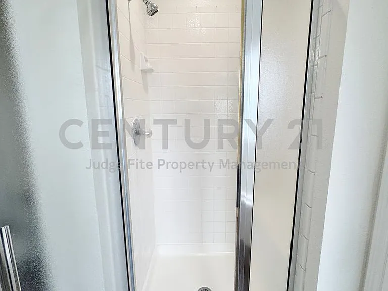 835 Rockett Ln — Photo 13