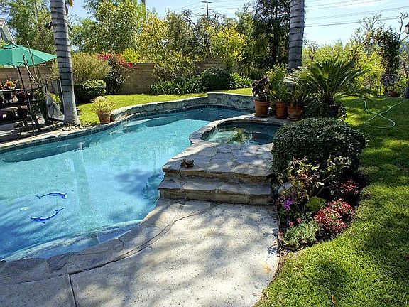 2nd image of 5809 Serrania Ave