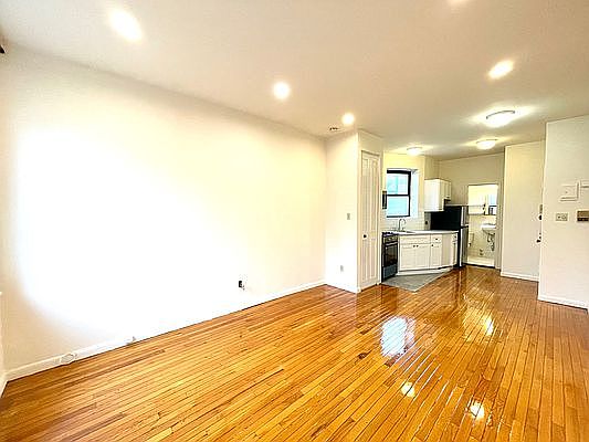 2nd image of 245 E 77th St APT 5RE