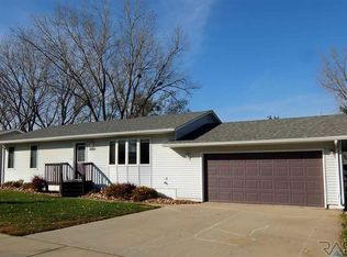2100 E Tricia Ln, Sioux Falls, SD 57103