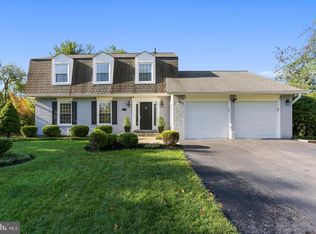 4 Olmstead Ct, Potomac, MD 20854
