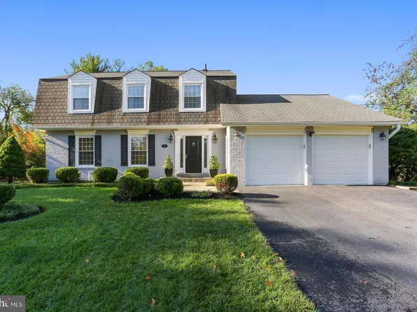 4 Olmstead Ct, Potomac, MD 20854