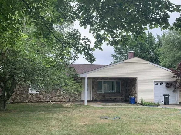 15 Fowler Ln, Mount Sinai, NY 11766