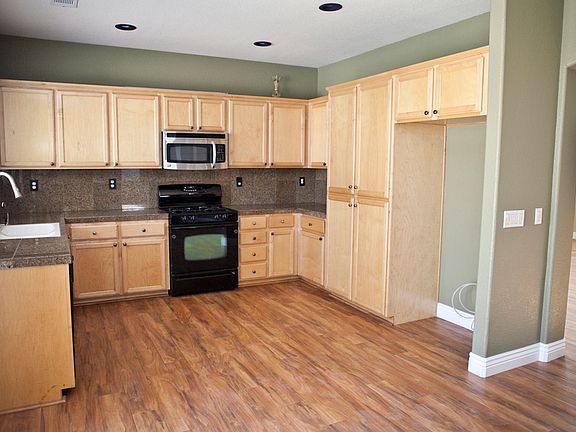 4th image of 151 Oak Crest Ct