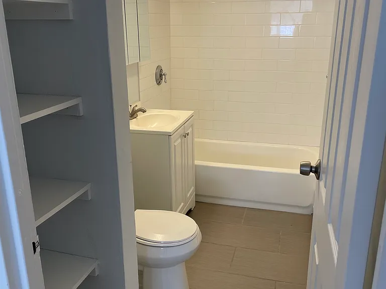 517 Hancock St #11 — Photo 4