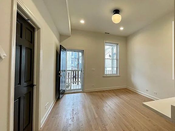 5th image of 1637 W Huron St #2R