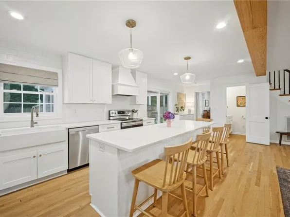 708 Kings Grant Ct, Virginia Beach, VA 23452