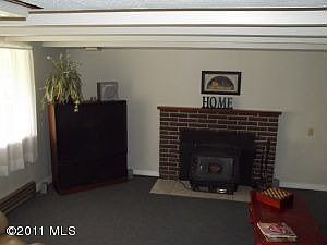 5th image of 626 13th St NE