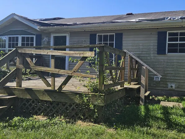 2621 N Us Highway 421, Medaryville, IN 47957