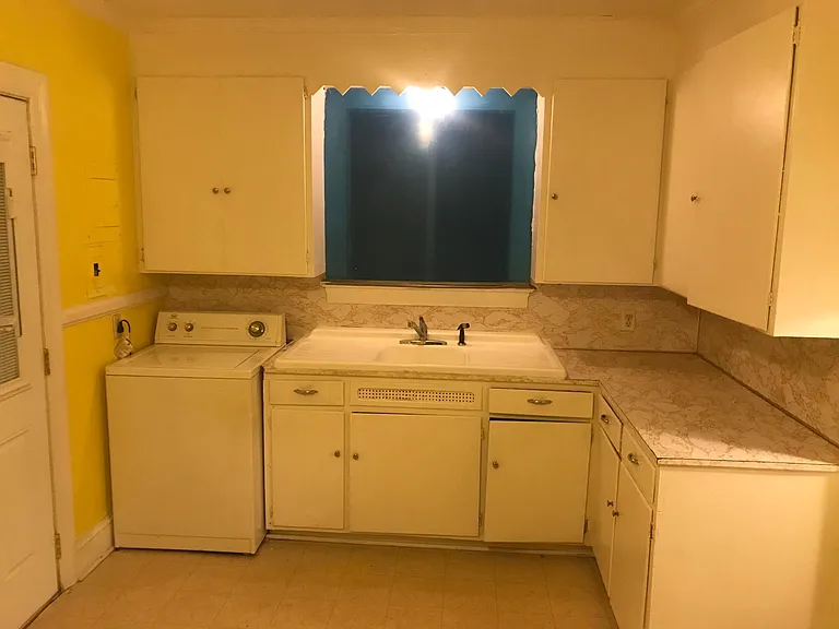 1010 W Washington Ave — Photo 8