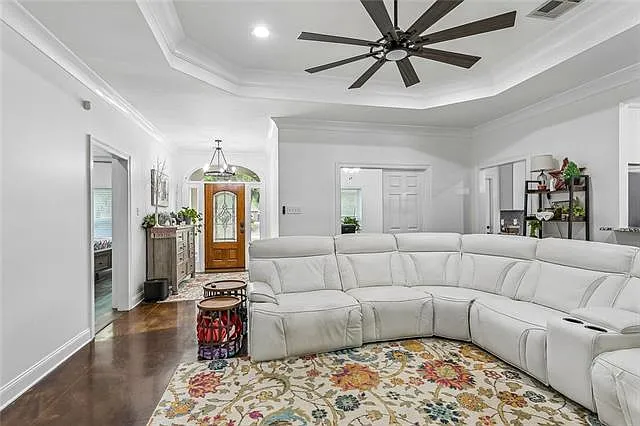 4 bed, 3.0 bath, 2511 sqft, $4,000 — Photo 4