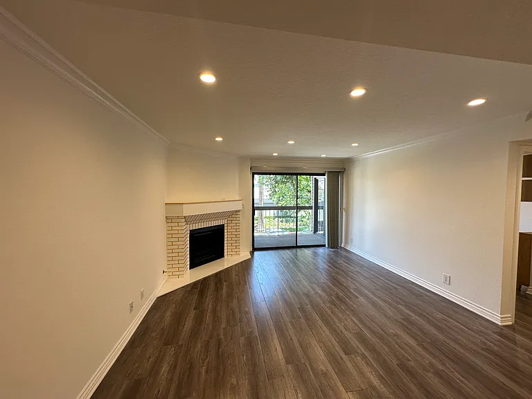 248 W Loraine St #201 — Photo 8